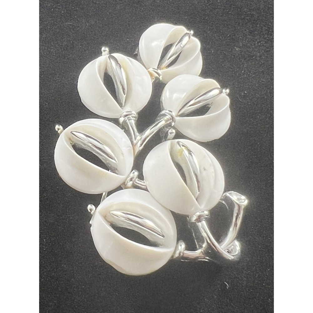 Vintage Lisner Signed  White Lucite Floral Brooch Silver Tone Mid Century 2 Inch